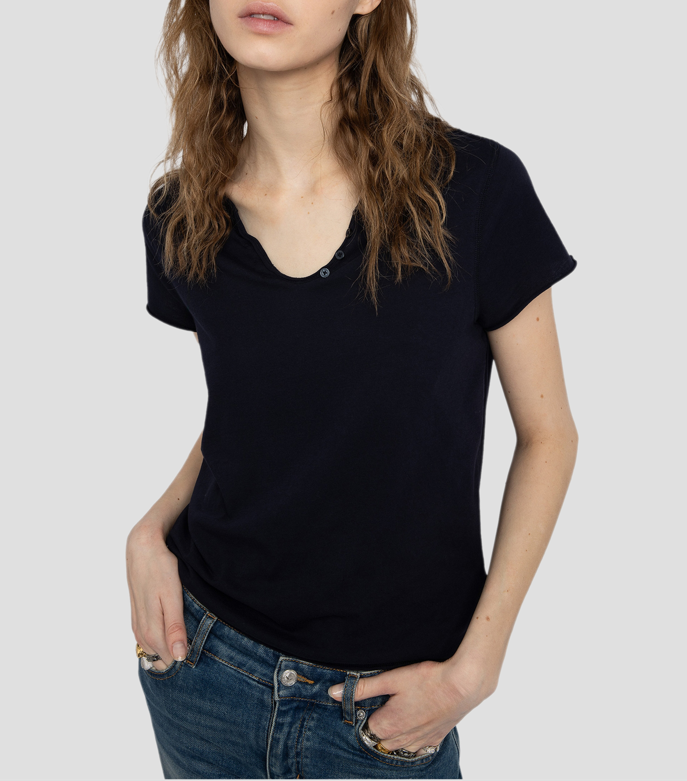 Playera cuello V manga corta lisa Tunecina Fishnet Mujer